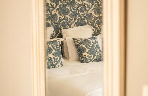 Saint-Pierre-de-Cole Bed & Breakfast | Chambre Aqua - Lavy