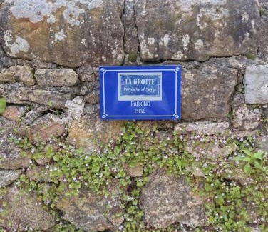 Bez-et-Esparon Apartment | Chambre atypique : La Grotte