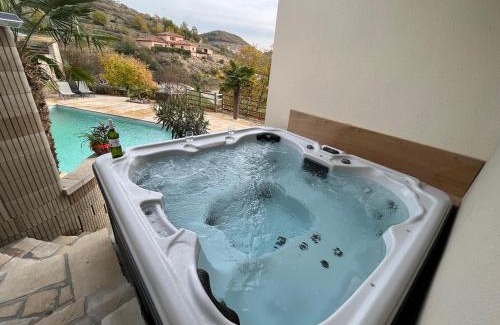 Saint-Rome-de-Tarn Bed & Breakfast | Chambre au calme avec spa privatif gratuit sud aveyron les palmiers des causses