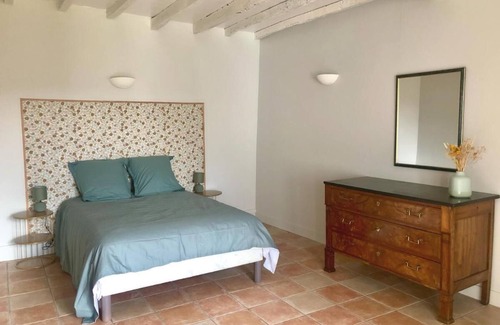 Saint-Crepin-de-Richemont Bed & Breakfast | Chambre d'hôtes la Floralie, overlooking the garden and fields!