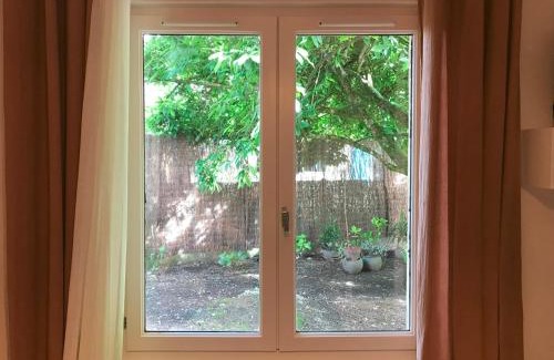 Oloron-Sainte-Marie Bed & Breakfast | Chambre d'hôtes 'Sous le magnolia'