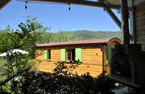 Villy-le-Bouveret Bed & Breakfast | Chambre d'hôte dans Roulotte aménagée tout confort Kitchenette SDB La Fée Favie