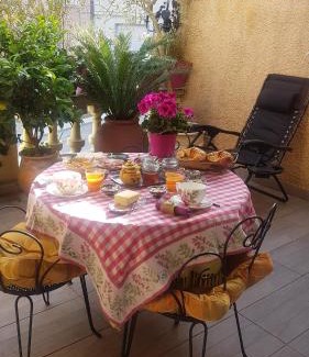 Lacrouzette Bed & Breakfast | Chambre d'hôtes chez Claude Bardou