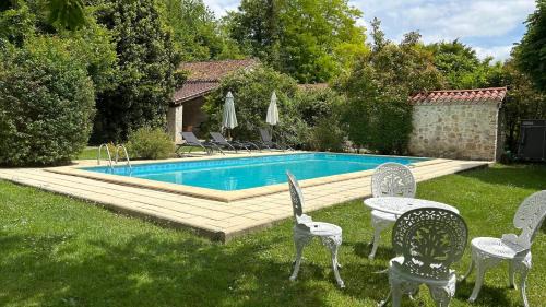 Pont-du-Casse Bed & Breakfast | Chambre d'Hôtes du Domaine de Gargoris, Terrasse Privée & Piscine