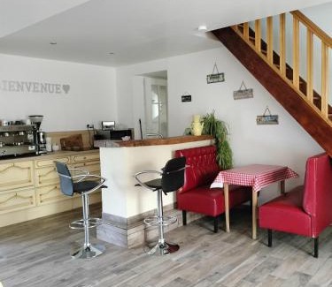 Voutre Apartment | Chambre d'hôtes l'orchidée