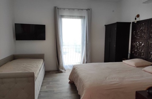 Peret Bed & Breakfast | Chambre D'hôtes Pour 2 à 4 Pers. Salle de Bain Balnéo. Proche du Lac du Salagou