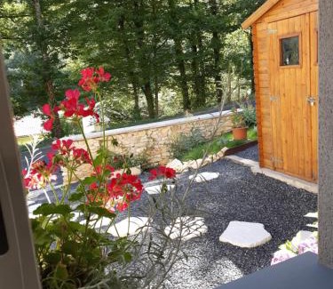 Notre-Dame-de-Sanilhac Bed & Breakfast | Chambre d hôtes le Val du Loup petit déjeuner continental sur demande