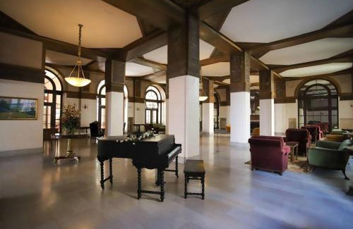 East Village Apartment | Chambre de Bonne in Downtown Long Beach