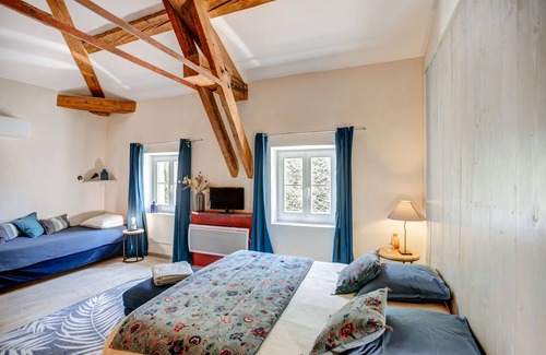 Pont-Saint-Esprit House | Chambre de d'hôtes des platanes Provence Occitane