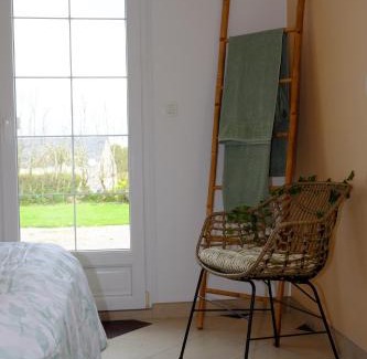 Fontenay-sur-Mer House | Chambre indépendante avec vue sur mer et marais du littoral, Salle de bain et WC privatifs , kitchenette et terrasse partagées