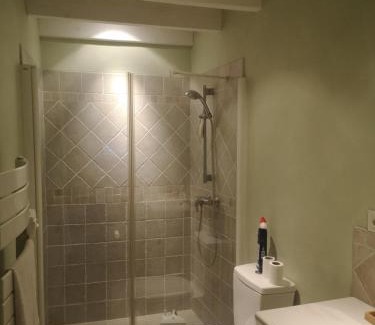 Aubussargues House | Chambre indépendante avec salle de bains et cuisine