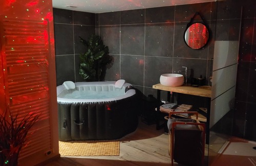 Etaples Bed & Breakfast | Chambre Love Room Avec Sauna et spa