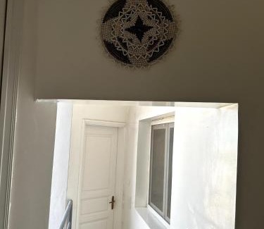 St. Louis House | Chambre spacieuse climatisée - SDB privée & Cuisine équipée & Breakfast
