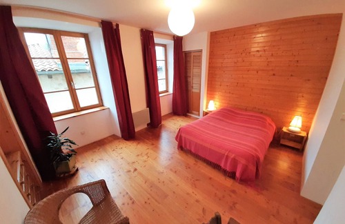 La Chaise-Dieu Bed & Breakfast | Chambres D'hôtes, Avec Jardin, Dans une Bâtisse de Caractère en Pierre et Bois