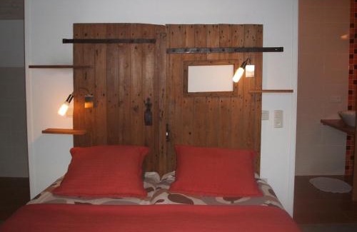 Cheffois Bed & Breakfast | Chambres d'hôtes La Charrière