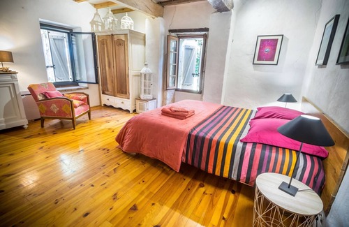 Touget Bed & Breakfast | Chambres d'hôtes, Stella - Quiet former sheepfold with swimming pool and panoramic view