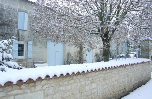 Saint-Georges-des-Coteaux Bed & Breakfast | Chambres d'Hôtes - Les Bujours