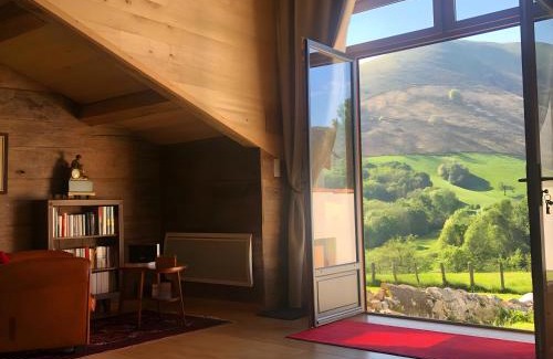 Iholdy Bed & Breakfast | Chambres Tables d'Hôtes Lukugaraia