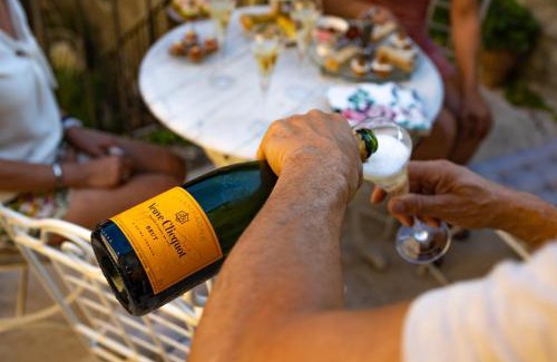Condom Bed & Breakfast | Champagne House - Elegance, Luxury and Charm