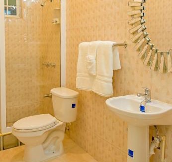 Whitehouse House | Champagne Villa