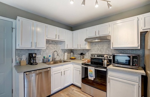 Hamilton House | ChampionHill - Pick & Roll into Spooky Nook 2BD Townhome with Off Street Parking