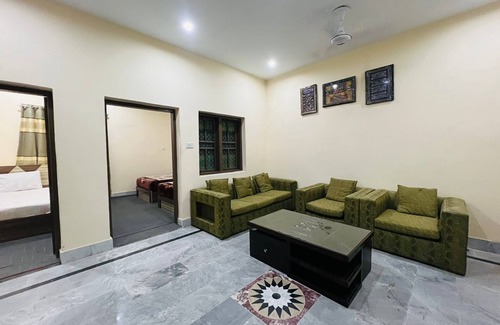 Peshawar Hotel | Chandi Hotel and Apartments