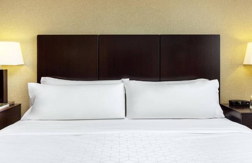Ocotillo House | Chandler Hotel Retreat: Outdoor Pool, Hot Tub, On-Site Dining & Golf Nearby