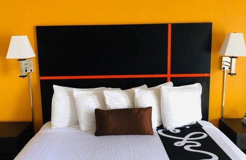 Burlington Hotel | Chaparral Motor Inn