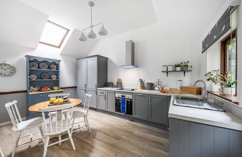 Winterborne Kingston Cottage | Chapel Cottage - sleeps 4 guests in 2 bedrooms