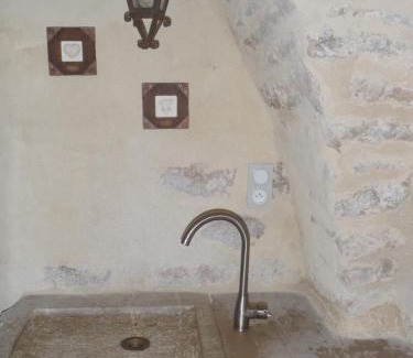 Mostuejouls House | Chapelle du Domaine de Bombes