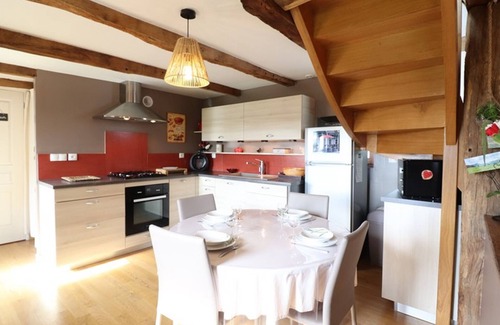 Saint-Mamet-la-Salvetat Cottage | Character house with garden, fireplace and wifi in Châtaigneraie cantalienne