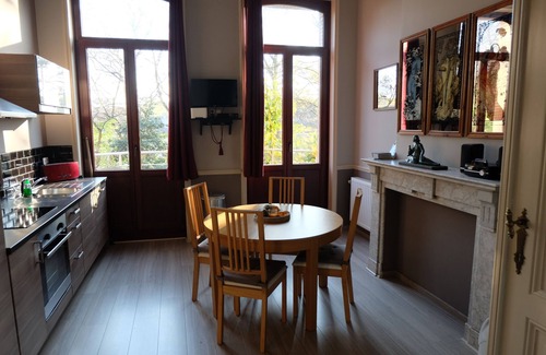 Upper Town Apartment | Character apartment in the European district