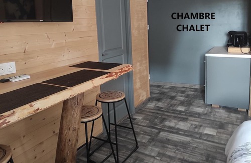 Le Mayet-de-Montagne Bed & Breakfast | CHARACTER GUEST ROOM "CHALET"