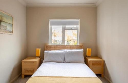Frinton-on-Sea Apartment | Character House in Frinton Minutes from Sea, Beach, Shops and Cafes