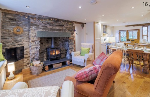 Staveley Cottage | CHARACTERFUL LAKELAND COTTAGE . WIFI,SKY TV, LOG FIRES, PRETTY LOCATION.