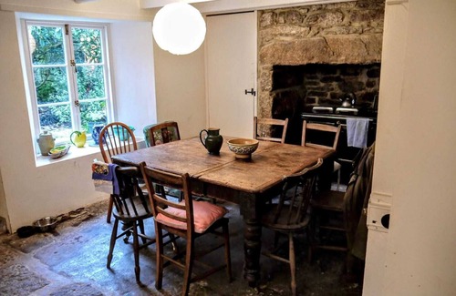 St Just House | Characterful historic townhouse with sunny courtyard, walking distance to coast.