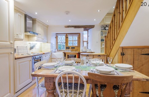 Staveley Cottage | CHARACTERFUL LAKELAND COTTAGE,WIFI, SKYTV, LOG FIRES IN PICTURESQUE SETTING