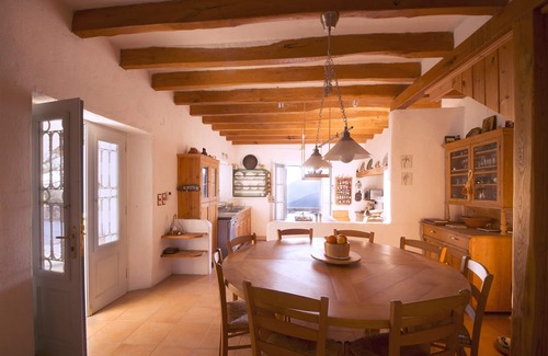 Tiros House | Characterful restored Greek house close to both mountain and sea