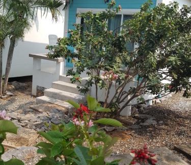 Ko Sichang Resort | Charlie's Bungalows