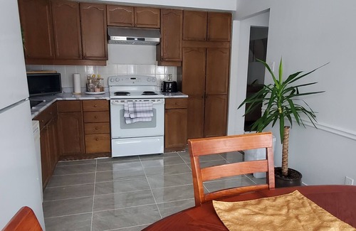 Bradford House | Charming Family Friendly 3-bedroom in Central Bradford