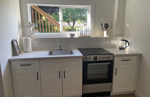 Courtenay Apartment | Charming New 2-bedroom basement apartment with AC, WiFi in awesome Comox Valley.