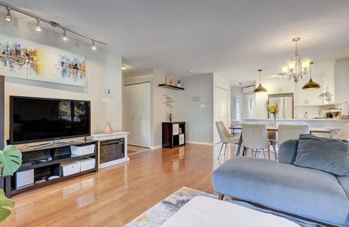 Pointe-Saint-Charles Condo | - CHARM, COMFORT, AND IDEAL LOCATION - COZY CONDO IN VERDUN - ALL INCLUSIVE!