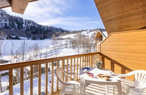 Les Bottieres House | Charm & Comfort: Perfect Family Mountain Getaway | Pet-Friendly | 2 Units