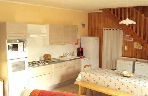 Saint-Martin-de-Fraigneau Cottage | Charming Renovated House with Garden, Spa & Baby Gear, Near Park & Bakery