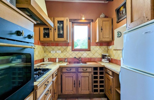 Saulnay Cottage | Charm House with Private Pond in the Heart of Berry