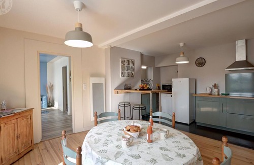 Chazelles-sur-Lyon Apartment | "Charmant Appartement de 45m² avec Patio Privatif, Proche Centre-Bourg à Chazelles-sur-Lyon"