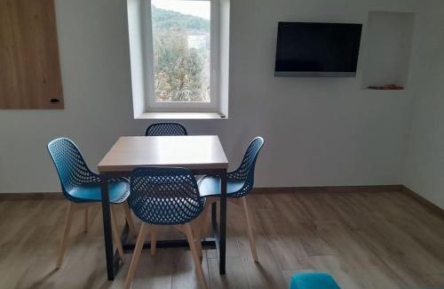 Gilhoc-sur-Ormeze Apartment | Charmant appartement au calme