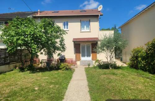 Domont Apartment | Charmant appartement 35 m2 avec terrasse et jardin