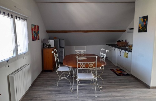 Beaulon Apartment | Charmant Appartement Neuf Dans une Maison, à 12 min du Pal, Climatisé, Parking
