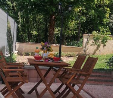 Laveyron Apartment | Charmant appartement T2 dans villa avec en supplément spa extérieur de mai à septembre